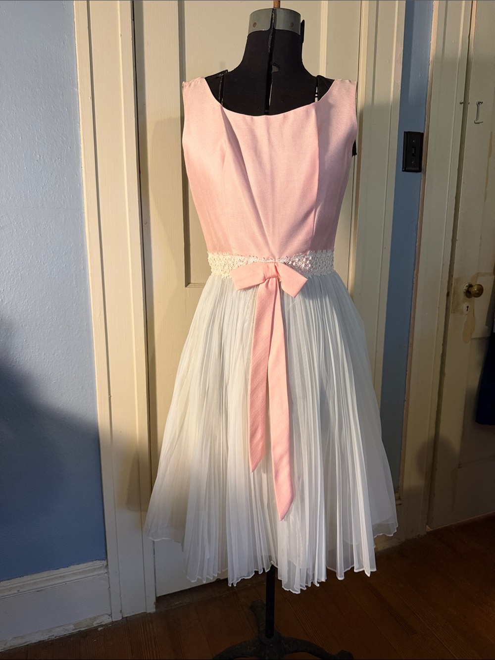 Vintage Pink & White Fit-and-Flare Midi Dress with Bow Waist